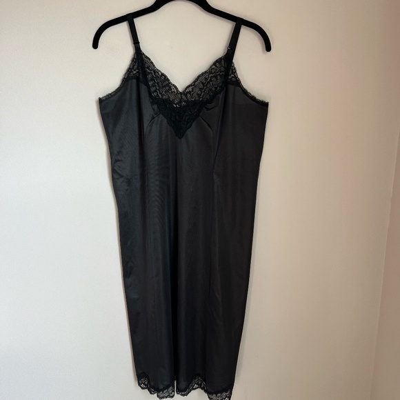 Montgomery Ward Dresses & Skirts - VTG Montgomery Ward Black Nylon Lace Slip Dress V-Neck Adjustable USA Size 16/38